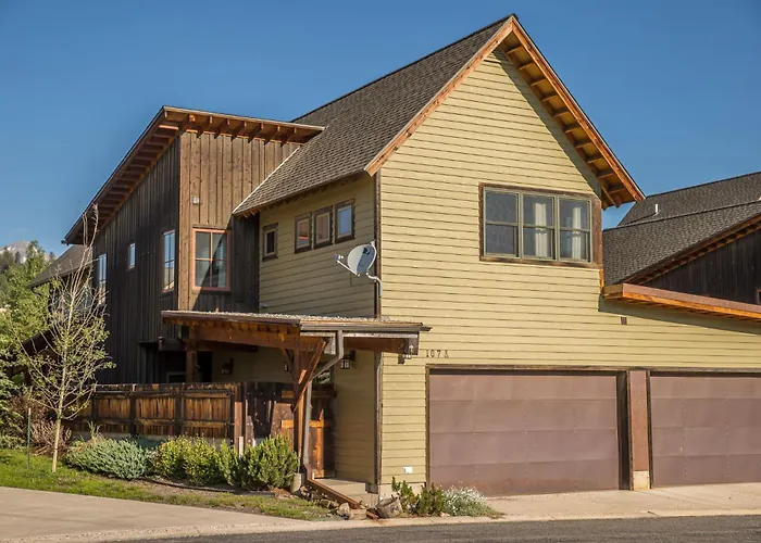 Essentia Townhome 167A