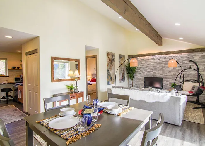 Big Sky Basecamp Walk To Trails + Private Patio
